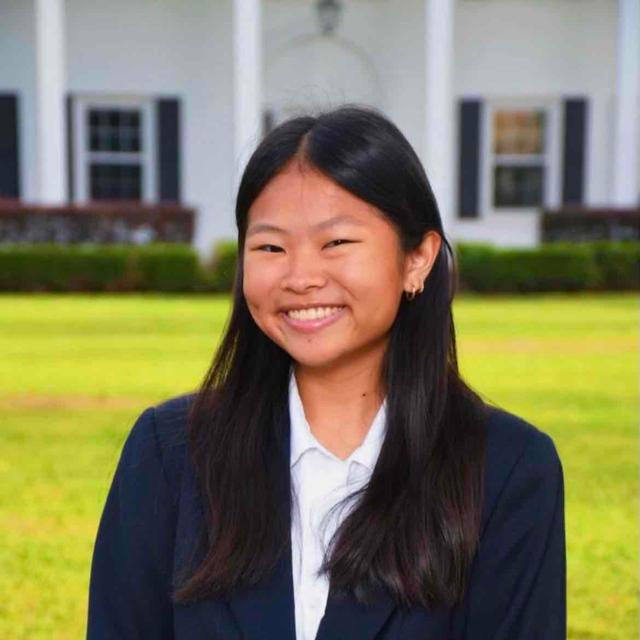 Julia Harfenist's profile