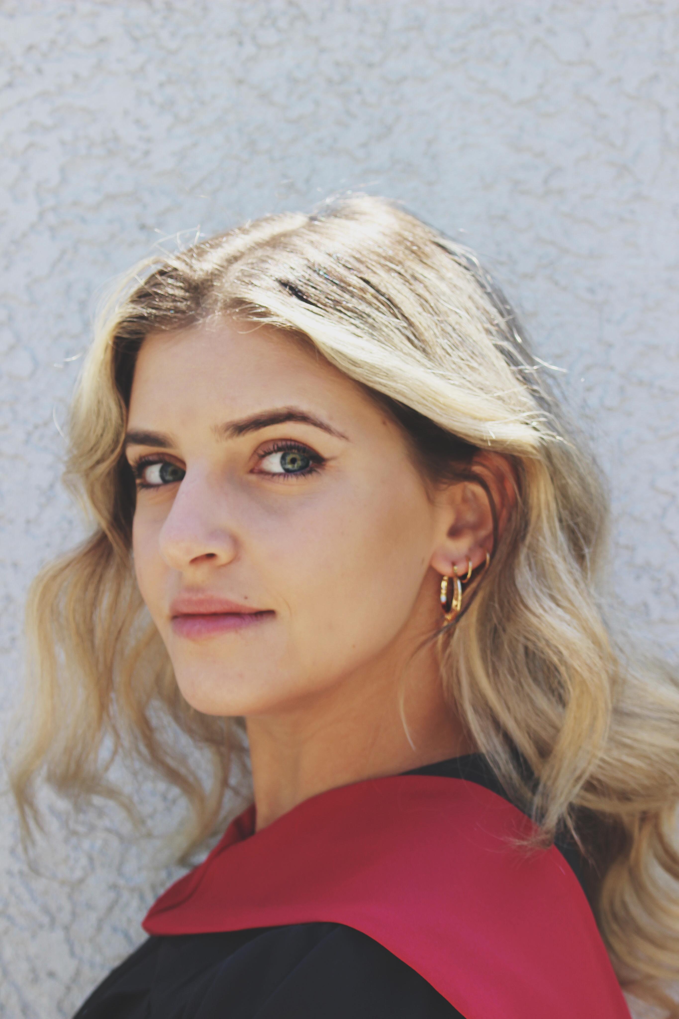 Sarah's headshot