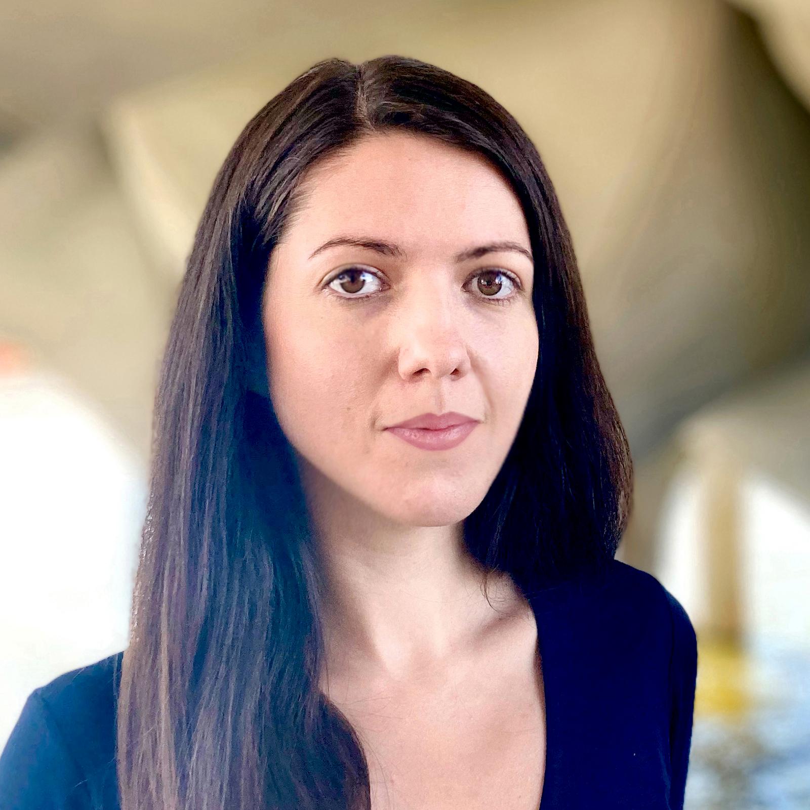 Angela's headshot